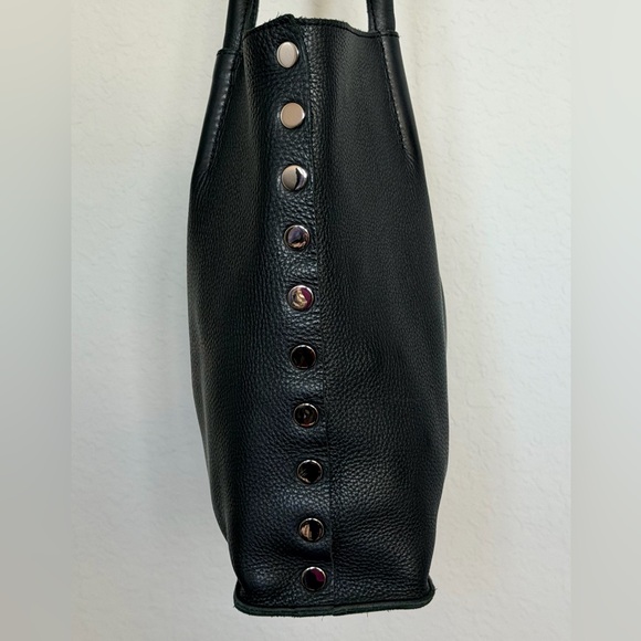 Elegant Black Leather Tote Bag - Picture 4 of 16